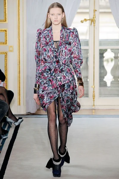 Look 16